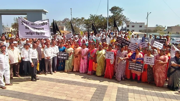 Farmers protest against Purandar Airport project in Saswad