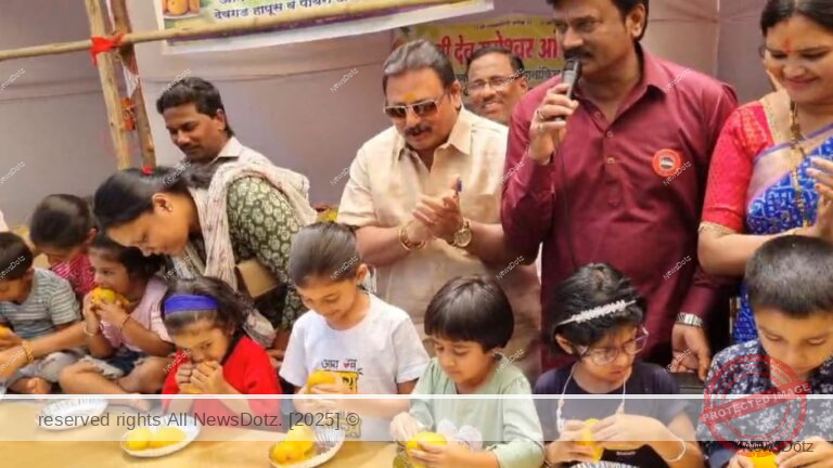 Mango Madness in Pune: Kids Shine at MNS’s 'Eat the Mango' Contest During Aamba Mahotsav