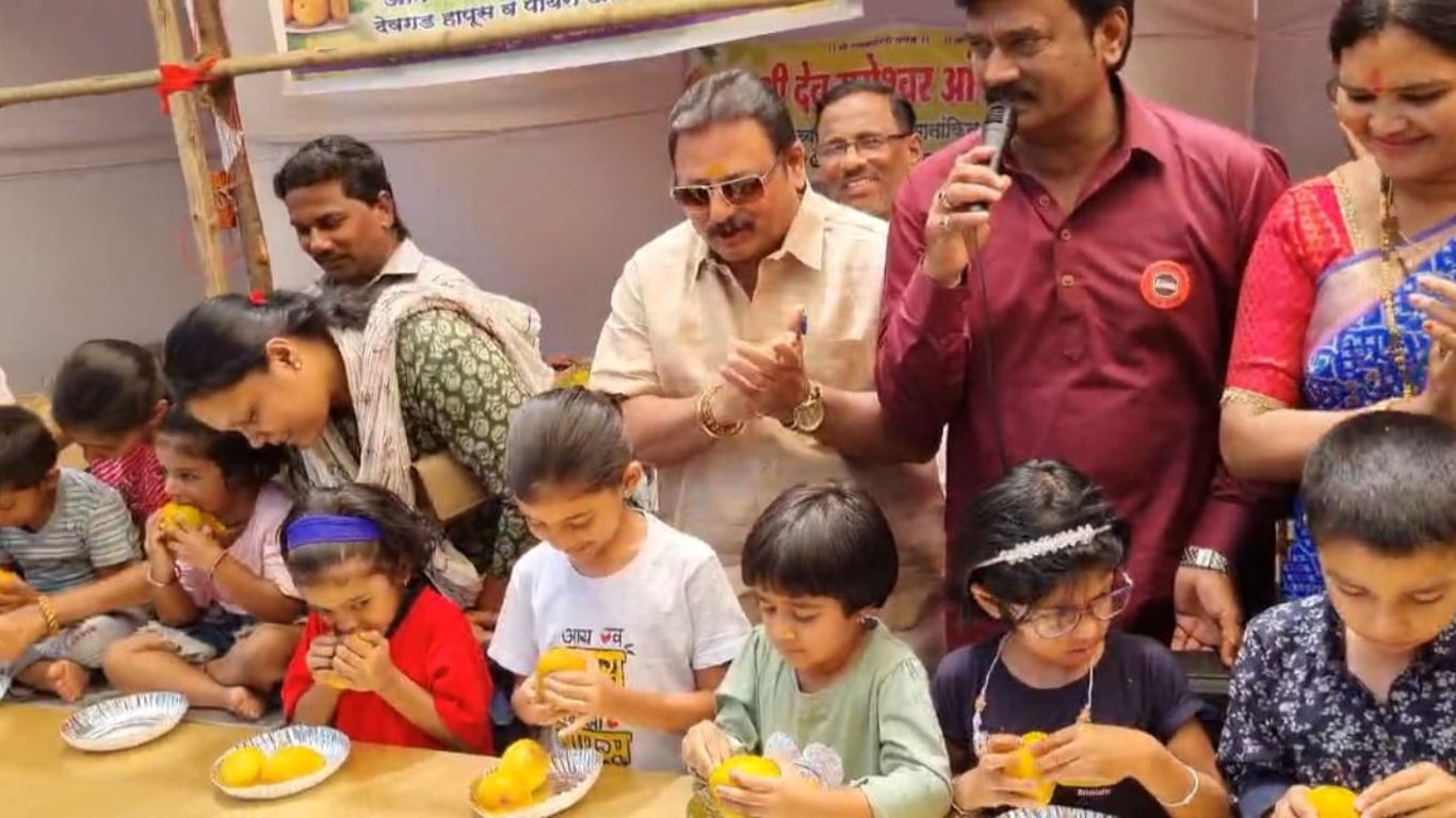 Mango Madness in Pune: Kids Shine at MNS’s 'Eat the Mango' Contest During Aamba Mahotsav