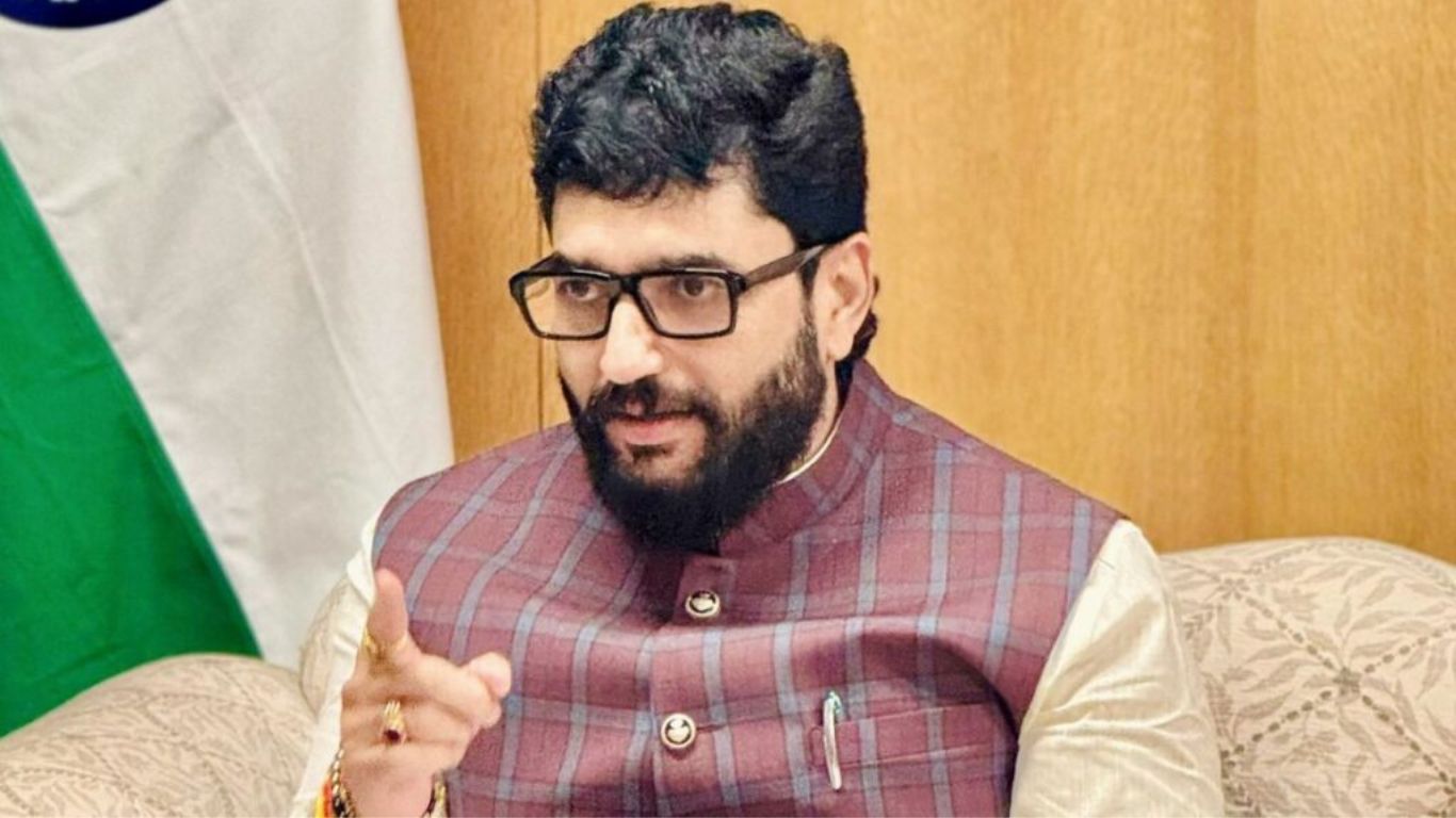 Muralidh Mohol Leads 24x7 War Room to Rescue Stranded Tourists from J&K