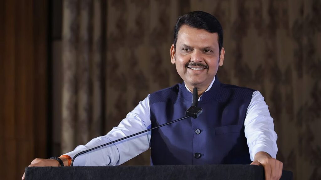 Fadnavis Orders Swift Action for Development Works, Unveils Solar Project Management Portal