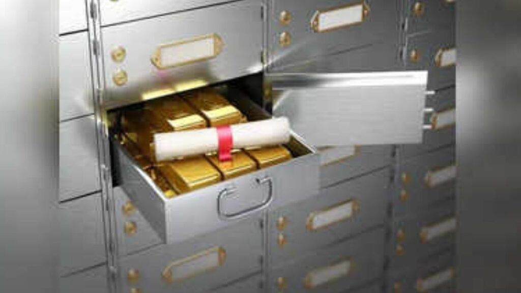 Pune Lady Secures Justice after Bank Staff Member Pilfers Her Gold from Locker
