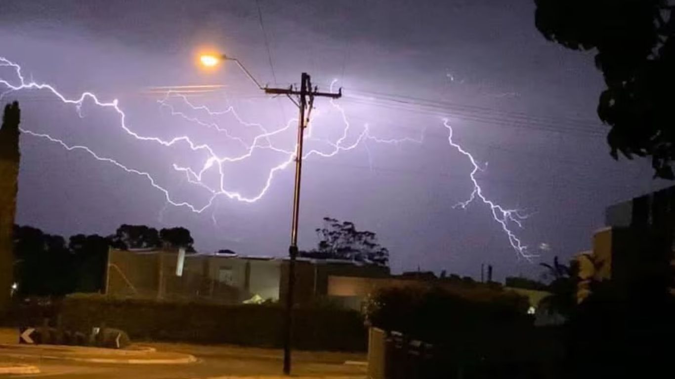 Unseasonal Rains and Hailstorms Batter Maharashtra: Orchards Damaged, Two Farmers Killed by Lightning