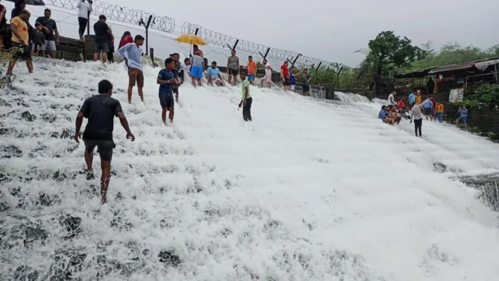 Lonavala's Monsoon Magic Becomes Danger-Filled as Bhushi Dam Breaks Overflows 1 Lonavala-Bhushi-Dam-Overflows-After-143-mm-Rainfall-Authorities-Warning