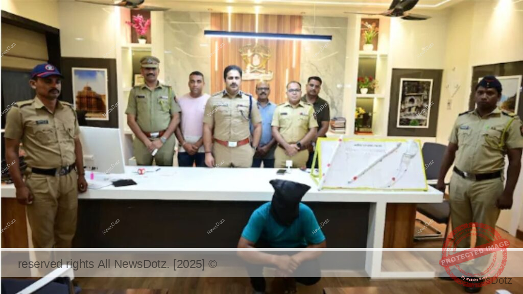 Cattle Theft Gang Tries to Run Over Police Officer in Jalgaon; Two Arrested 1 Untitled design - 2025-06-17T115616.430