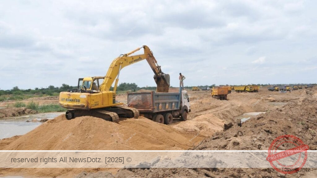 Jalgaon Shock: Sand Mafia Attacks Revenue Officials During Crackdown in Bhadgaon 1 Untitled design - 2025-06-25T084535.120