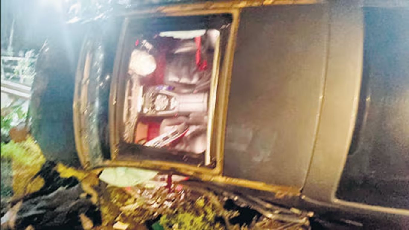 Speeding Mercedes Crashes on Palm Beach Road; Two Friends Seriously Injured
