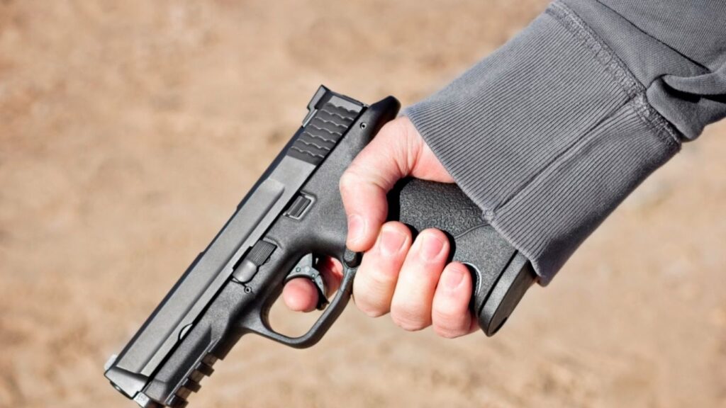 Fear on the Road: Pimpri-Chinchwad Businessman Robbed at Gunpoint After Honking 2 Untitled design 81 3