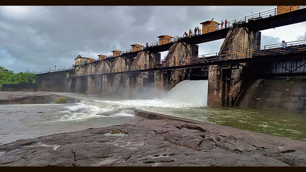 Pune and Pimpri Chinchwad on High Alert as Dams Release Water, Threatening Riverbed Communities 2 mrudula 53 1