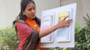 Aishwarya Pathare Guides Voters in Ward 3 to Promote Electoral Awareness; Detailed Explanation on Panel Voting and EVM Usage