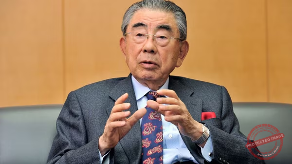Toshifumi Suzuki,