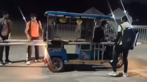 Record-Breaking Indian Pole Vaulters Forced to Carry Equipment on E-Rickshaw
