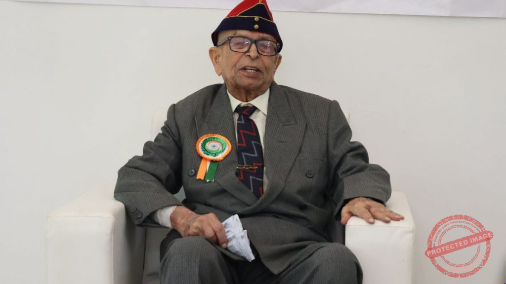 Pune's 100-Year-Old Artillery Veteran Lt Col Talwar Honoured for Service in 1965 and 1971 Wars