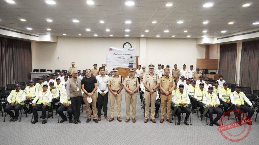 CREDAI Pune Deploys 100 Traffic Wardens to Support Pune Police During Monsoon Rush