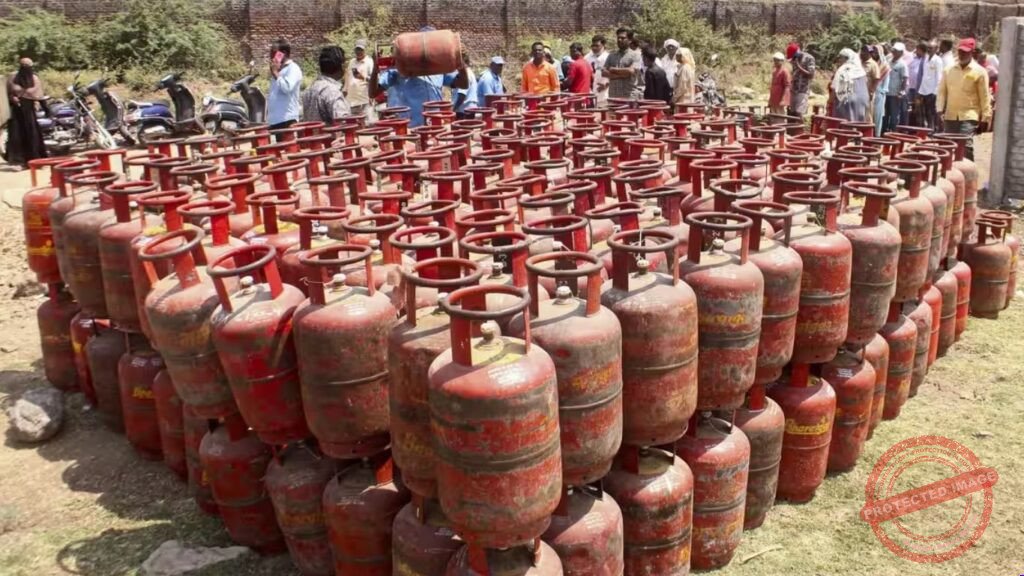 Pune PMC Seizes 519 Gas Cylinders from Unauthorised Roadside Vendors in 7 Months